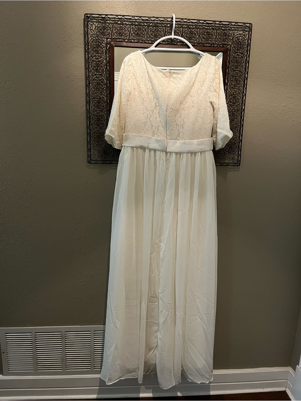 Elegant Cream Lace & Chiffon Maxi Dress - Classic Bridal Style